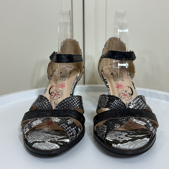 *Rock bottom price!* L'Artiste Spring Step Snake Print Sandal Size 9.5-10 EU 41 - Picture 3 of 11